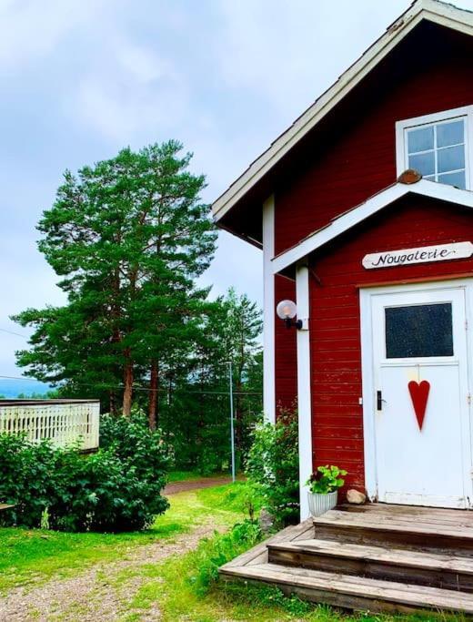 Egen Stuga Och Vedeldad Bastu Linghed Exterior foto