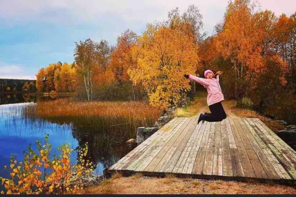 Egen Stuga Och Vedeldad Bastu Linghed Exterior foto