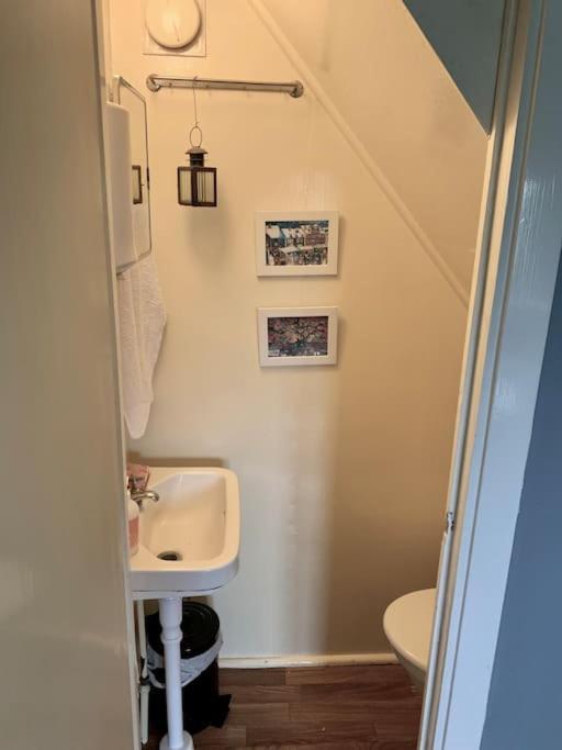 Egen Stuga Och Vedeldad Bastu Linghed Exterior foto